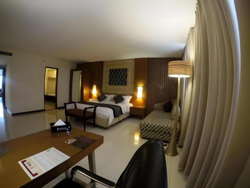 Kedaton Hotel Bandung Exteriör bild