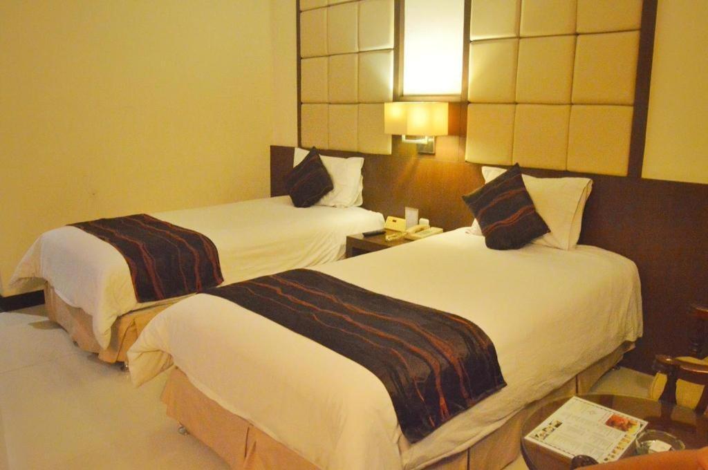 Kedaton Hotel Bandung Exteriör bild