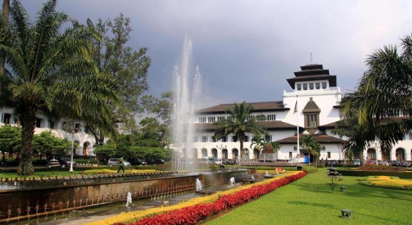 Kedaton Hotel Bandung Exteriör bild